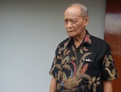Empat Kali Ketemu Buya Syafi’i Maarif dengan Ageman Batik yang Sama