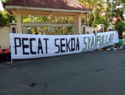 Unjuk Rasa, Massa Berusaha Segel Kantor Pemkab Bondowoso