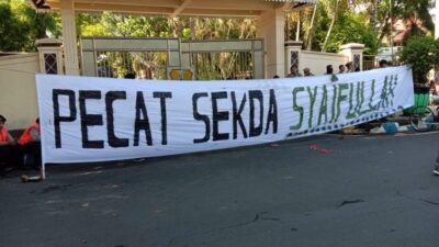 Unjuk Rasa, Massa Berusaha Segel Kantor Pemkab Bondowoso