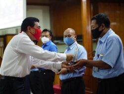 Reward Tahunan UMM untuk Dosen dan Karyawan Berprestasi