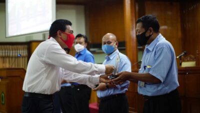 Reward Tahunan UMM untuk Dosen dan Karyawan Berprestasi