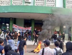 Mahasiswa UIN Walisongo Gelar Aksi Gugat Rektorat