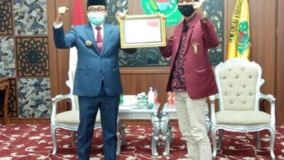 Ikatan Mahasiswa Muhammadiyah Jatim Beri Penghargaan kepada Pemkab Pamekasan