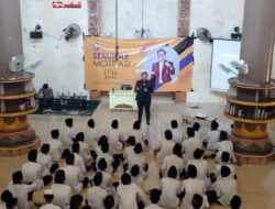 Seminar Motivasi Najih Prasetyo Ketua Umum DPP IMM kepada Santri Karangasem
