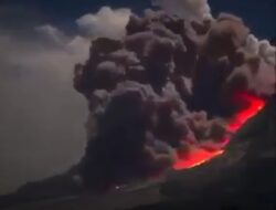 Dentuman Gunung Semeru, Warga Seketika Panik Menyelamatkan Diri