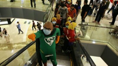 New Man, Ikon Protokol Kesehatan Pemkot Surabaya Beraksi Keliling KBS dan Mal