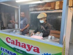 Asah Jiwa Entrepreneur, Siswa SMA M 1 Surabaya Buka Kedai Lontong Kikil