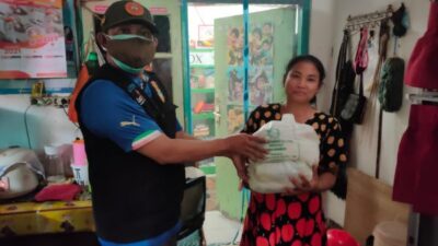 PPKM Diperpanjang, MCCC PCM Wonocolo Adakan Baksos