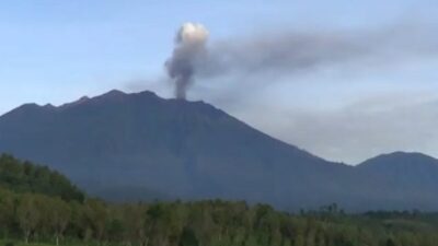 Suara Gemuruh Gunung Raung Terdengar Hingga Radius 16 Km