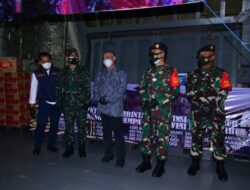 Posko II TNI AL Lantamal V Berangkatkan 30 Truk untuk Bantuan Kemanusiaan