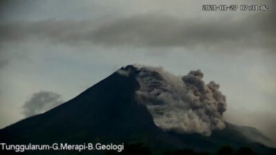 Hujan Abu Vulkanik, Gunung Merapi Erupsi