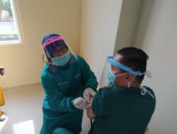 Hari Pertama, 200 Nakes RSUD dr Harjono Disuntik Vaksin