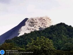 Warga Sekitar Gunung Merapi Diimbau Agar Tetap Waspada dengan Guguran Lava dan Awan Panas