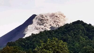Warga Sekitar Gunung Merapi Diimbau Agar Tetap Waspada dengan Guguran Lava dan Awan Panas