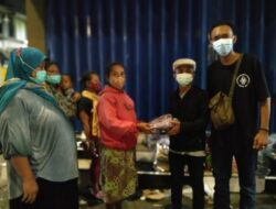 RPM Bagikan Donasi Pakaian dan Makanan kepada Anak Jalanan