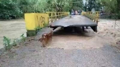 Jembatan ambruk
