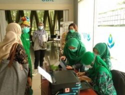 Nakes RSIA Kendangsari Merr Ikuti Vaksinasi Covid-19