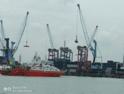 Kapal Tabrakan di Perairan Karang Jamuang, 8 ABK Hilang