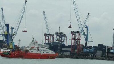 Kapal Tabrakan di Perairan Karang Jamuang, 8 ABK Hilang