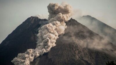 Gunung Merapi Kembali Luncurkan Lava Pijar Sebanyak 6 Kali