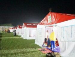Warga Mamuju Kembali ke Tenda Pengungsian Usai Gempa Susulan