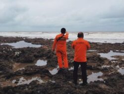 Cuaca Buruk, TB Mitra Jaya XIX Belum Bisa Dibalik