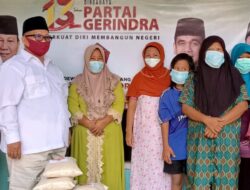 Ulang Tahun ke-13, Partai Gerindra Bagi-Bagi Sembako di Pamekasan