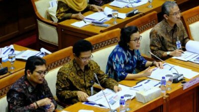 Pemerintah Potong Insentif Tenaga Kesehatan Hingga 50 Persen