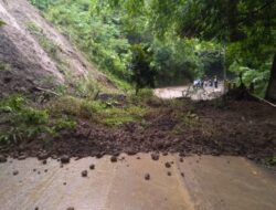Akibat Longsor, Akses Jalan di Payung Dua Ditutup Total