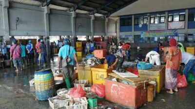 Dampak Cuaca Buruk, Harga Ikan Laut di Lamongan Naik