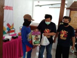 Komunitas Wartawan Ponorogo Bagikan Ratusan Paket Sembako