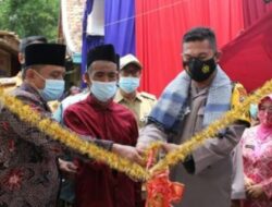 Tinggal Seatap Bersama Sapi, Polres Sampang Bedah Rumah Kakek Puadin