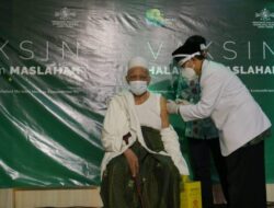 98 Kiai dan Tokoh NU Jawa Timur Dilakukan Vaksinasi
