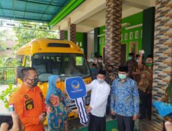Sri Wahyuni Anggota DPR RI Komisi V Serahkan 3 Unit Bus Sekolah untuk Ponpes di Ponorogo