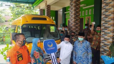 Sri Wahyuni Anggota DPR RI Komisi V Serahkan 3 Unit Bus Sekolah untuk Ponpes di Ponorogo