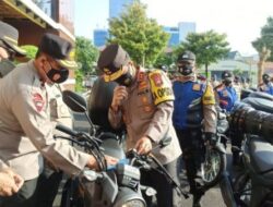 Tunjang Kinerja Bhabinkamtibmas, Kapolda Jatim Bagikan 250 Unit Motor dan 2 Unit Ambulans