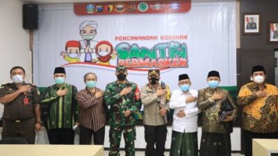 Tekan Angka Penularan COVID-19 di Pesantren, Polda Jatim Canangkan Gerakan Santri Bermasker
