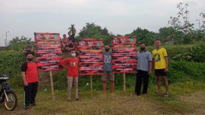 PAC Pemuda Pancasila Kecamatan Tarik Sidoarjo Pasang Spanduk Peringatan