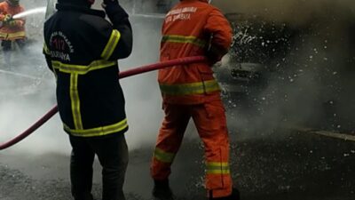 Hendak Dipanaskan, Mobil Daihatsu Terbakar