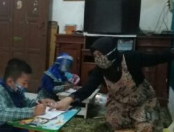 Guru TK di Surabaya Gelar Kegiatan Pembelajaran Door to Door