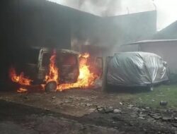 Mobil Daihatsu Terbakar, Api Muncul dari Radiator
