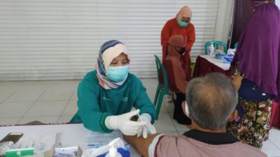 Ribuan Lansia di Ponorogo Jalani Vaksinasi COVID-19