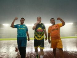 Keseruan Tiga Kepala Daerah Uji Coba Stadion GBT