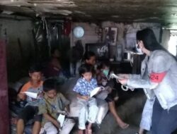 Putri Indonesia 2014 Bagikan Ratusan Masker dan Paket Makanan