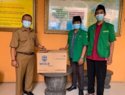 Ansor Serahkan Donasi APD untuk Nakes Puskesmas Tarik