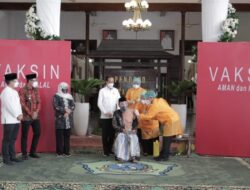 MUI Jatim Pastikan Vaksin AstraZeneca Halal dan Akan Digunakan di Ponpes