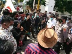 Demo Kantor Kejari Sampang Berujung Ricuh
