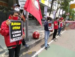 Pekerja KFC di Surabaya Gelar Unjuk Rasa
