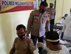 521 Anggota Polresta Mojokerto Jalani Vaksinasi