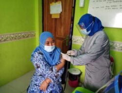 Seluruh Tenaga Kependidikan di Bojonegoro Mulai Divaksin
